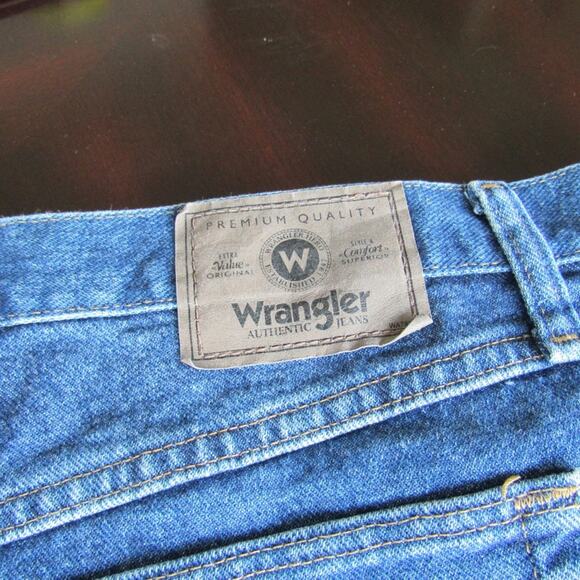 Wrangler Men's Blue Medium Wash Flat Front Jean Denim Shorts Size 46 - Picture 4 of 6